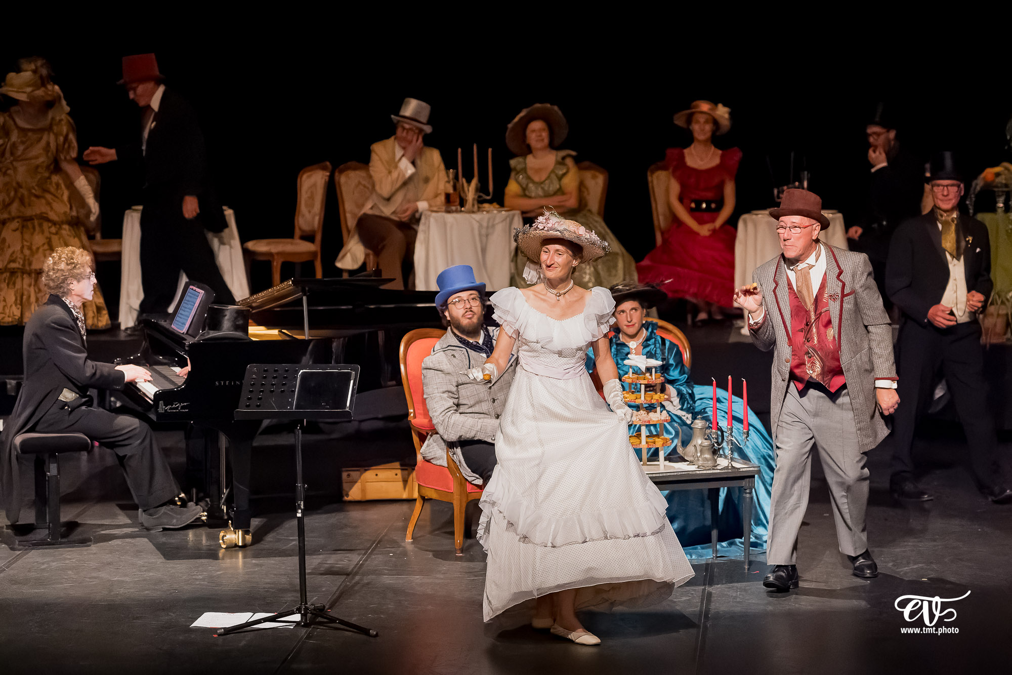 DANS LE SALON DE ROSSINI